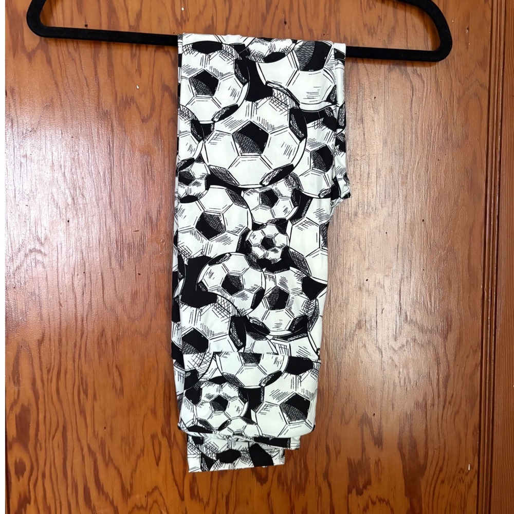 LuLaRoe Soccer Ball Print Leggings Womens One Size OS Black White Sports Graphic